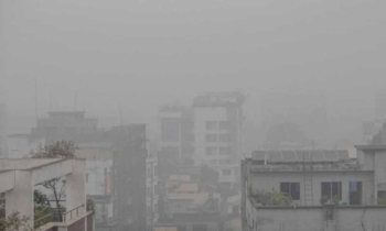 কুয়াশার চাদরে ঢাকা রাজধানী, শীতে বিপর্যস্ত জনজীবন কুয়াশার চাদরে ঢাকা রাজধানী, শীতে বিপর্যস্ত জনজীবন