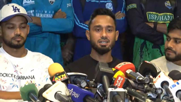 নাজমুল পদত্যাগ না করলে খেলবেন না ক্রিকেটাররা