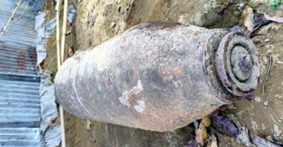 পাথর ভেবে ধোয়া হচ্ছিল কাপড়, পরে জানা গেল বোমা!