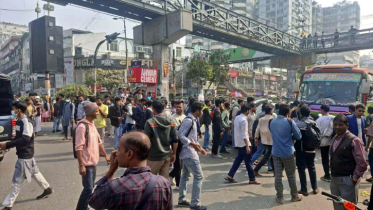 দ্বিতীয় দিনেও রাজধানীর ৩ মোড়ে শিক্ষার্থীদের অবরোধ
