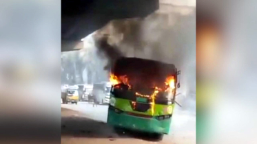 উত্তরায় পার্কিং করা বাসে আগুন উত্তরায় পার্কিং করা বাসে আগুন