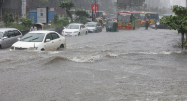 পানিতে ডুবে গেছে রাজধানী