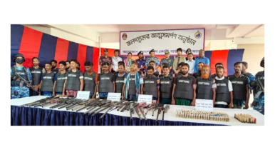 সুন্দরবনে ছোট জাহাঙ্গীর বাহিনীর প্রধানসহ ২৭ বনদস্যুর আত্মসমর্পণ