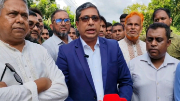 ৯ কোটি টাকার রাস্তা ধসে যাওয়ার পর পরিদর্শনে প্রতিমন্ত্রী, বললেন ‘অনিয়ম হয়নি’
