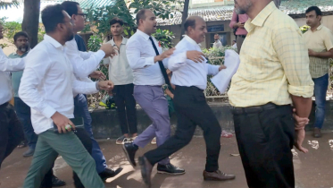 জয় বাংলা স্লোগানে তোপের মুখে আওয়ামীপন্থী আইনজীবীরা