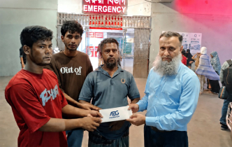 দগ্ধ রাকিবের চিকিৎসায় আনভীর বসুন্ধরা গ্রুপ ফাউন্ডেশনের সহায়তা 