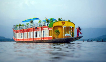 টাঙ্গুয়ার হাওরে ভাসমান স্বপ্নের প্রাসাদ ‘মুন অব টাঙ্গুয়া’