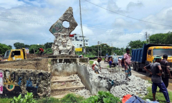ভাঙা হচ্ছে বীরশ্রেষ্ঠ হামিদুর রহমানের ভাস্কর্য, জানে না কেউ