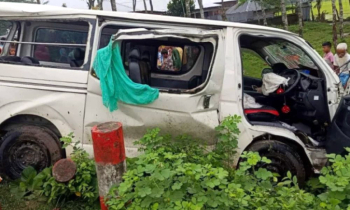 নীলফামারীতে বর-কনে নিয়ে খাদে মাইক্রোবাস, নিহত ২