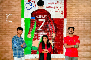 বিশ্বকাপ উন্মাদনায় যবিপ্রবির দেয়ালে রোনালদোর গ্রাফিতি