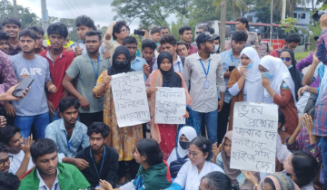 ৬ দফা দাবিতে বরিশাল-ঢাকা মহাসড়ক অবরোধ এইচএসসি পরীক্ষার্থীদের