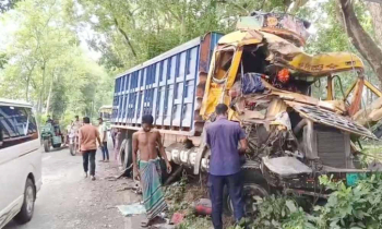 মাদারীপুরে ২ ট্রাকের সংঘর্ষে চালক নিহত মাদারীপুরে ২ ট্রাকের সংঘর্ষে চালক নিহত