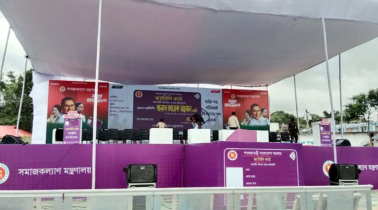 শ্রীমঙ্গলে মঞ্চ প্রস্তুত, প্রধানমন্ত্রীর অপেক্ষায় হাজারো মানুষ শ্রীমঙ্গলে মঞ্চ প্রস্তুত, প্রধানমন্ত্রীর অপেক্ষায় হাজারো মানুষ