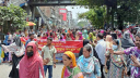 রাজধানীতে শ্রমিকদের সড়ক অবরোধ, যান চলাচল বন্ধ রাজধানীতে শ্রমিকদের সড়ক অবরোধ, যান চলাচল বন্ধ