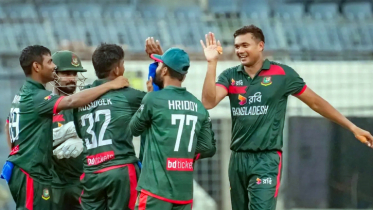 শূন্য রানেই ৩ উইকেট  হারিয়ে বিপদে অস্ট্রেলিয়া