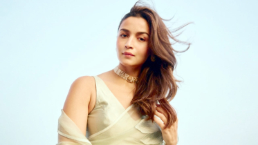 ক্যামেরার সামনে থাকার জন্যই আমার জন্ম: আলিয়া