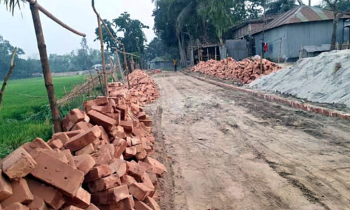 প্রধানমন্ত্রীর সফর শেষে তুলে নেওয়া হলো সেই সড়কের ইট