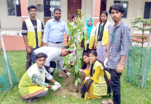 বীরগঞ্জে বৃক্ষরোপণ ও পরিচ্ছন্নতা অভিযান বীরগঞ্জে বৃক্ষরোপণ ও পরিচ্ছন্নতা অভিযান