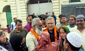 আ.লীগ নেতাকে জেলগেটে মালা পরিয়ে বরণ করলেন বিএনপির এমপি