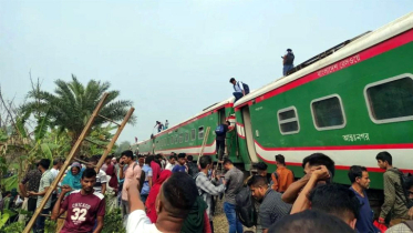 বগুড়ায় ট্রেনের ৯ বগি লাইনচ্যুত, উত্তরবঙ্গের সঙ্গে ঢাকার যোগাযোগ বন্ধ