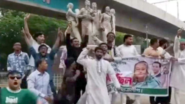 ঢাবিতে নিষিদ্ধ ছাত্রলীগের ঝটিকা মিছিল