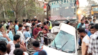 কুমিল্লায় বাস-প্রাইভেটকার সংঘর্ষে একই পরিবারের ৩ জনসহ নিহত ৪ কুমিল্লায় বাস-প্রাইভেটকার সংঘর্ষে একই পরিবারের ৩ জনসহ নিহত ৪