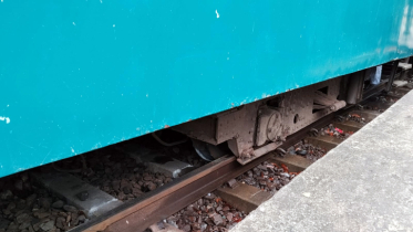 বোচাগঞ্জে দোলনচাঁপা এক্সপ্রেস লাইনচ্যুত বোচাগঞ্জে দোলনচাঁপা এক্সপ্রেস লাইনচ্যুত