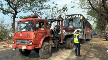 ফেনীতে বাস-অ্যাম্বুলেন্স-মোটরসাইকেল ত্রিমুখী সংঘর্ষ, নিহত ৩ ফেনীতে বাস-অ্যাম্বুলেন্স-মোটরসাইকেল ত্রিমুখী সংঘর্ষ, নিহত ৩