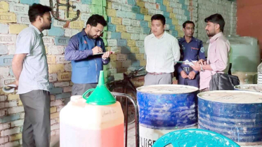 ওজনে কম ও লাইসেন্স ছাড়া তেল বিক্রি, ২ ব্যবসায়ীকে জরিমানা