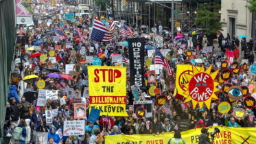 ট্রাম্পবিরোধী ’নো কিংস’ আন্দোলন ছাড়াচ্ছে অতীতের সব রেকর্ড ট্রাম্পবিরোধী ’নো কিংস’ আন্দোলন ছাড়াচ্ছে অতীতের সব রেকর্ড