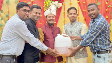 ঠাকুরগাঁওয়ে বিয়ের অনুষ্ঠানে বরকে অকটেন উপহার ঠাকুরগাঁওয়ে বিয়ের অনুষ্ঠানে বরকে অকটেন উপহার