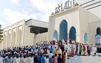 বৃষ্টি উপেক্ষা করেই মসজিদে মসজিদে মুসল্লিদের ঢল