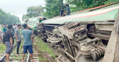 বগুড়ায় ট্রেনের বগি লাইনচ্যুতের ঘটনায় আহত শতাধিক
