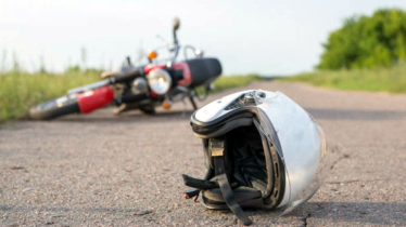 সড়ক দুর্ঘটনায় প্রাণ গেল একই পরিবারের তিনজনের