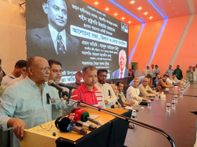 “জিয়াউর রহমান গণতন্ত্রহীন সমাজে বহুদলীয় গণতন্ত্র প্রতিষ্ঠা করেন”