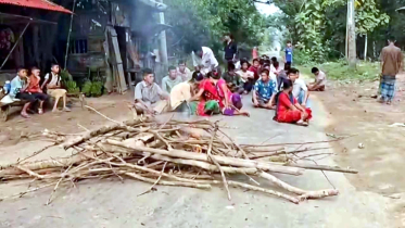 খাগড়াছড়ি-চট্টগ্রাম সড়ক অবরোধ, দুর্ভোগে যাত্রীরা