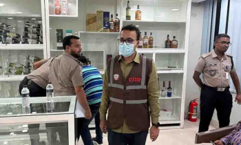 ‘অননুমোদিত’ গুদামে মদ, সালমানের শ্বশুরের ৪ গুদাম সিলগালা
