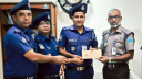 ইয়াবা আত্মসাতের অভিযোগের মধ্যেই এসআইকে পুরস্কৃত করলেন এসপি ইয়াবা আত্মসাতের অভিযোগের মধ্যেই এসআইকে পুরস্কৃত করলেন এসপি