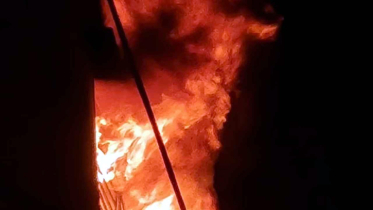চকবাজারে মার্কেটে আগুন, সাড়ে পাঁচ ঘণ্টা পর নিয়ন্ত্রণে