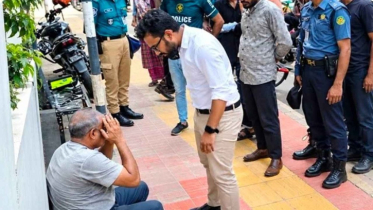 ফুটপাতে মানসিক ভারসাম্যহীন ব্যক্তিকে মারধর, যুবক আটক
