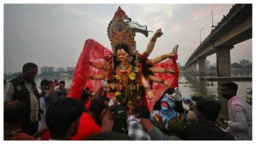 প্রতিমা বিসর্জনের মধ্য দিয়ে শেষ হলো শারদীয় দুর্গাপূজা প্রতিমা বিসর্জনের মধ্য দিয়ে শেষ হলো শারদীয় দুর্গাপূজা