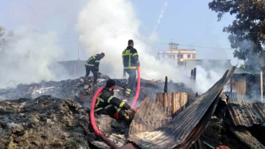 গাজীপুরে ভয়াবহ অগ্নিকাণ্ড, মসজিদসহ ২০ টি দোকান পুড়ে ছাই গাজীপুরে ভয়াবহ অগ্নিকাণ্ড, মসজিদসহ ২০ টি দোকান পুড়ে ছাই