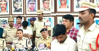 নারী সেজে হানিট্র্যাপ ও ব্ল্যাকমেইল, হায়দ্রাবাদে ১ যুবক গ্রেপ্তার নারী সেজে হানিট্র্যাপ ও ব্ল্যাকমেইল, হায়দ্রাবাদে ১ যুবক গ্রেপ্তার