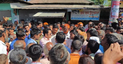 সারের দাবিতে লালমনিরহাট-বুড়িমারী মহাসড়ক অবরোধ সারের দাবিতে লালমনিরহাট-বুড়িমারী মহাসড়ক অবরোধ