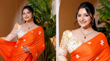 কমলা শাড়িতে নতুন লুকে নজর কাড়লেন পরীমনি