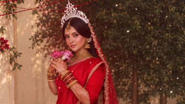 বধূর ঐতিহ্যবাহী রূপে মুগ্ধতা ছড়ালেন পরীমণি