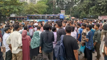 প্রশ্নফাঁসের প্রতিবাদে নীলক্ষেত মোড় অবরোধ চাকরিপ্রত্যাশীদের প্রশ্নফাঁসের প্রতিবাদে নীলক্ষেত মোড় অবরোধ চাকরিপ্রত্যাশীদের