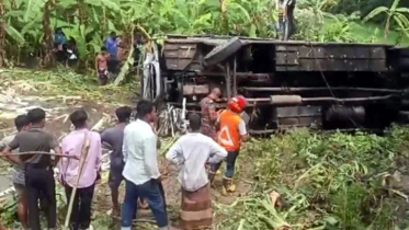 গোপালগঞ্জে নিয়ন্ত্রণ হারিয়ে বাস খালে, নিহত ৩