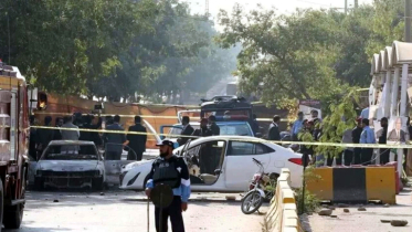 পাকিস্তানে পুলিশ লাইনে বিস্ফোরণ, প্রাণ গেল ১৬ জনের পাকিস্তানে পুলিশ লাইনে বিস্ফোরণ, প্রাণ গেল ১৬ জনের