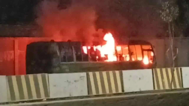 সাভারে যাত্রীবাহী বাসে আগুন সাভারে যাত্রীবাহী বাসে আগুন
